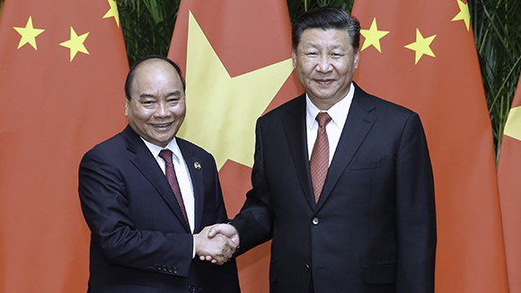 Ши Жиньпин Вьетнамын Ерөнхий сайд Руан Чуан Фуг хүлээн авч уулзав