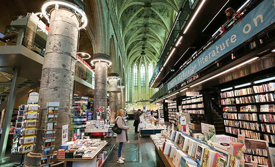 Нидерландын Мастрихт хот дахь &ldquo;Диваажингийн номын дэлгүүр&rdquo;